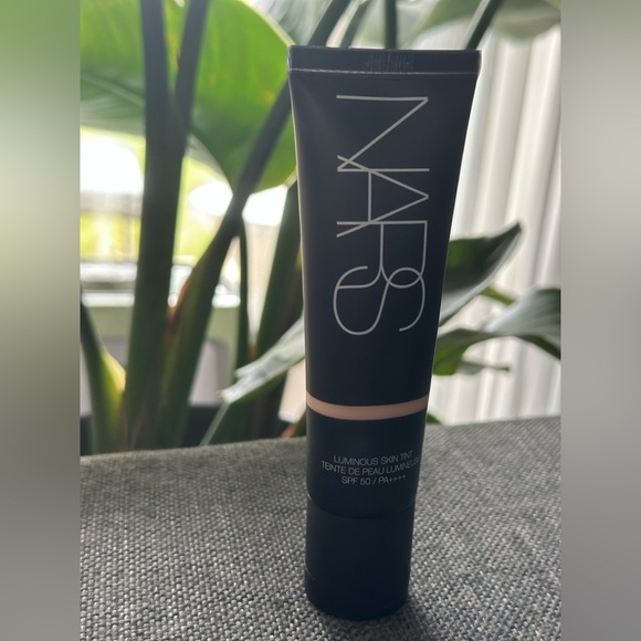NEW NARS Luminous Skin Tint SPF 50/PA++++ - Picture 4 of 4